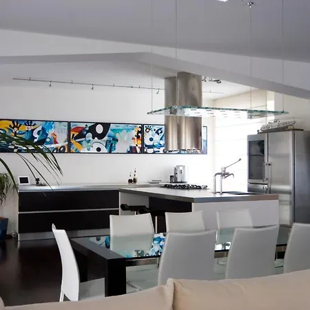 Marvel House - By My In Apartmán Como